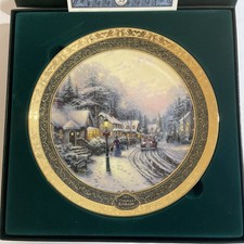 Thomas Kincaid 2003 Collectors Plate Village Christmas picture