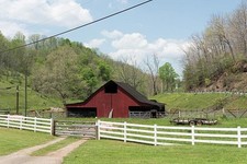 Photo:Roane County West Virginia near Gandeeville 2015 Rural Barn Scene picture