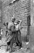 WW2 WWII Photo World War Two / US Army Soldiers in Action Normandy July 1944 picture