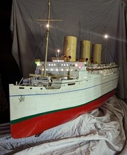 Huge EMPRESS OF BRITAIN Model - 1:100th Scale - 7.5' Long w/ Prom Deck Interiors picture