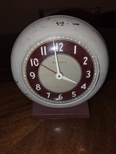 vintage 1940s Waterbury wind-up desk alarm clock. picture