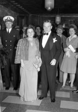 American actor James Cagney wife Frances Bill standing front of a - Old Photo picture