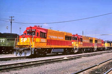 SP 7033 set @ PORTLAND, OR_MAY 1979   ORIGINAL TRAIN SLIDE picture
