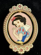 DISNEY SHOPPING Snow White Cameo Apple Spinner Glitter LE 250 RARE 2008 PIN picture