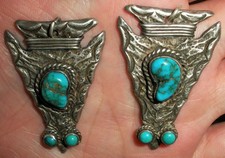 2 VINTAGE NAVAJO TURQUOISE & STERLING SILVER ARROWHEAD CHARM PENDANTS vafo picture