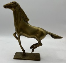 Vintage solid horse statue . Beautiful  picture