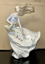 Lladro #6767 Petals of the Wind Woman Flowers Porcelain Figurine Spain No Box picture