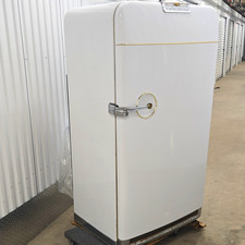 Frigidaire DN-30P Vintage White Refrigerator 52