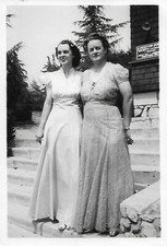 BLACK AND WHITE Found Photo  Original WOMEN Portrait VINTAGE 05 4 J picture