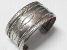 VINTAGE NAVAJO INGOT STERLING SILVER BRACELET - HAND STAMPED DESIGNS picture