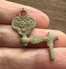 EARLY 18TH CENTURY. BRASS WATCH KEY. picture