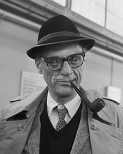 ARTHUR MILLER AMERICAN PLAYWRIGHT IN 1966 - 8X10 PHOTO (ZZ-390) picture
