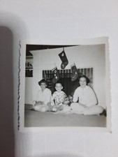Vintage 1950s B&W Snapshot Photo  2 1/4