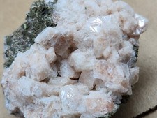 Beautiful Gmelinite specimen picture