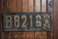 WIS LICENSE PLATE 1924 VINTAGE WISCONSIN STATE EMBOSSED METAL SIGN AUTOMOBILE picture