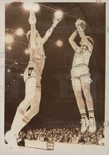 1975 Press Photo Davidson's Larry Horowitz shooting against Virginia- Dan Bonner picture