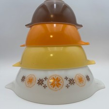 Vintage Pyrex Town & Country Cinderella Mixing Bowls Complete Set of 4 picture
