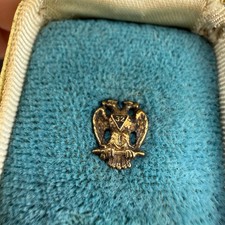 Vintage Masonic Pin Gold Tone 32nd Degree Scottish Rite Eagle picture