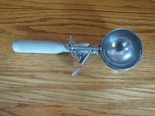 Vollrath 4 oz Portion Scoop #8 Disher 18/8 Batter Soft Food Ice Cream 47140 Vtg picture