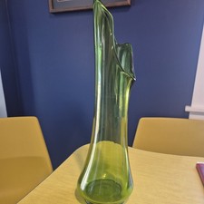 L.E Smith Avocado Green Swung 16 SIMPLICITY SMOOTH SWUNG VASE Mid Century Modern picture