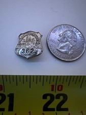 VINTAGE SMALL STERLING SILVER METROPOLITAN POLICE D.C. LAPEL BADGE PIN picture