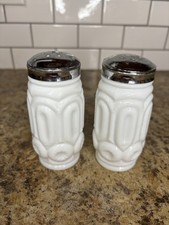 Rare Vtg  L.E. Smith Solid White Moon and Stars Salt & Pepper  Shakers Unmarked picture