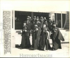 1961 Press Photo Russian Orthodox Church members leave a New Delhi temple, India picture