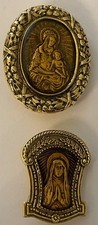 2 Vintage The Vatican Library Collection Goldtone Mary & Baby Jesus Brooches Pin picture