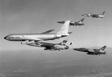 Stratotanker refuels Republic F-105D Thundchiefs 13 x 19 Vietnam War Photo 262 picture