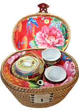 VINTAGE CHINESE JINGDEZHEN EMPEROR YELLOW TEAPOT & 3 CUPS IN WICKER CARRIER picture