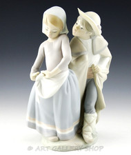 Lladro Figurine LITTLE COUPLE KISSING BOY & GIRL LOVERS #1188 Matte Retired Mint picture