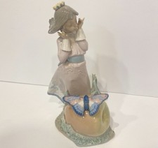 Lladro Land of the Giants Girl w/ Apple & Butterfly Porcelain Figurine 5176 NOS picture