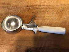 vollrath 5.3 oz ice cream scoop picture