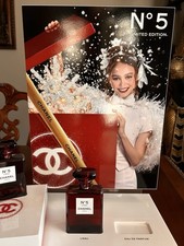 Chanel N°5 Red Display 2018 picture