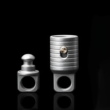 Titanium Alloy Quick Release Keychain Detachable with 360° Swivel Lightweight picture