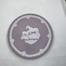 Wedgwood Mothers Day White On Lilac Jasperware Collectors Plate Year 1981 Horses picture