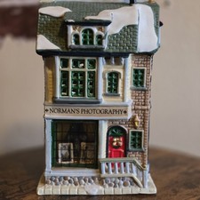 Lemax 2002 Norman's Photography Lighted Christmas Village Building Tested Works picture