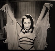 YVONNE DE CARLO / (THE MUNSTERS ) GOOGIE WITHERS  /FILM STAR/ GENUINE AUTOGRAPHS picture