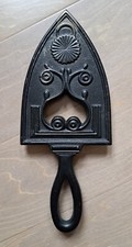 ASO FOOTED BLACK CAST IRON TRIVET 5-21 picture
