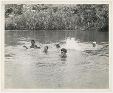 Nurse Female Soldier WWII 1943 New Guinea Swimming R&R Type 1 Photo J15095 picture