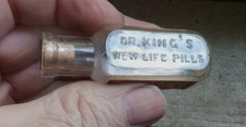 DR.KING'S NEW LIFE PILLS 1906 HAND BLOWN CHICAGO MEDICINE BOTTLE EMB WITH LABEL picture
