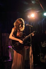 Karen Elson Celebrity Star Performer Actor etc Old Photo 1 picture