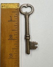 🌿 🗝️ Vintage solid Brass Skeleton Key  picture