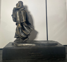 DEFECTIVE AMAZING NUNS CONVENT TIMOTHY P SCHMALZ FOOTPRINTS STATUE 100 G3D picture