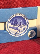 Royal Copenhagen 1986 Home for Christmas Miniature Porcelain Wall Plate Denmark picture