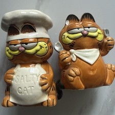 Garfield, “Loose In The Kitchen” Salt And Pepper Shakers. picture