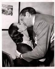HOLLYWOOD VIVIEN LEIGH + LAURENCE OLIVIER CANDID 1952 PORTRAIT ORIG PHOTO MA78 picture