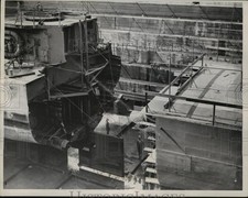 1943 Press Photo a stern ready to be joined to a ship at Puget Sound Navy Yard picture