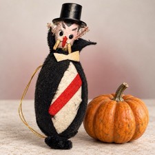 VINTAGE 1950S JAPAN HANDMADE DRACULA VAMPIRE HALLOWEEN ORNAMENT 4IN picture