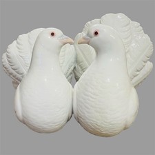 LLADRO Porcelain Figurine COUPLE OF DOVES # 1169 Love Birds picture